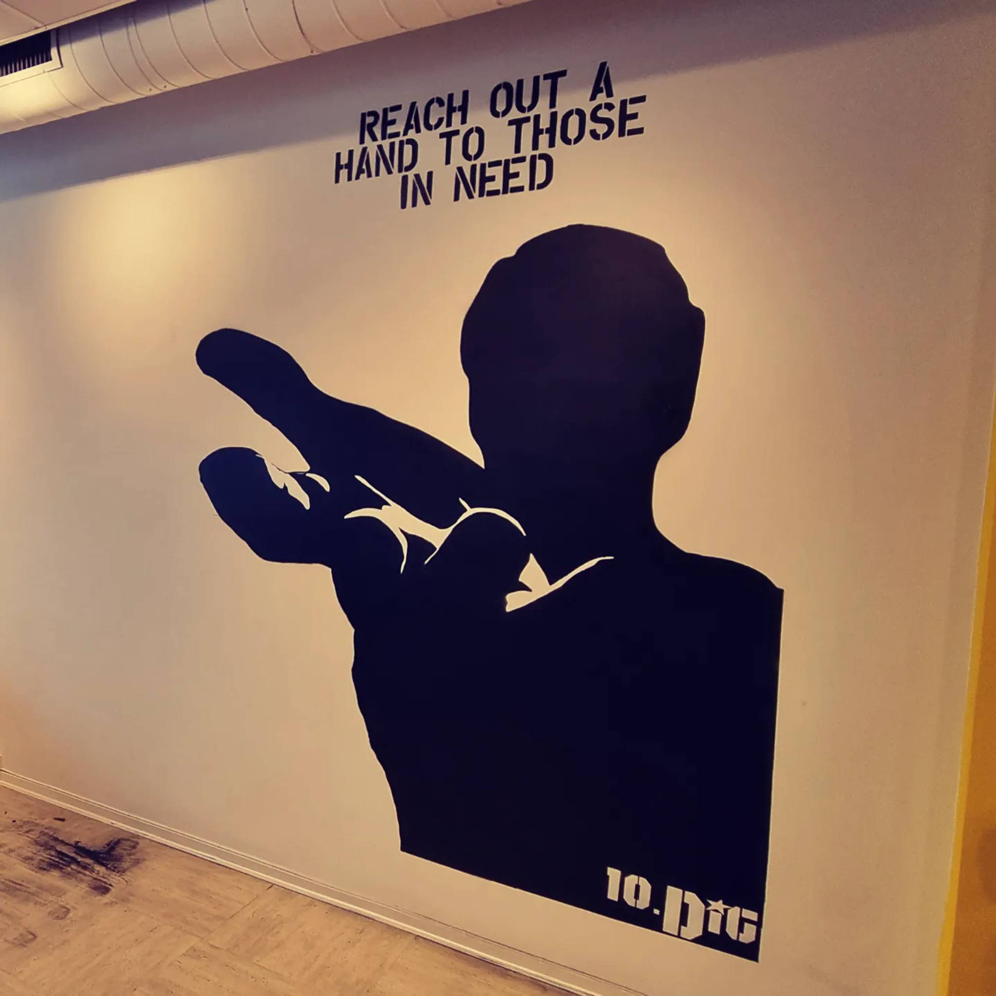 10.Dig&mdash;Reach out a hand