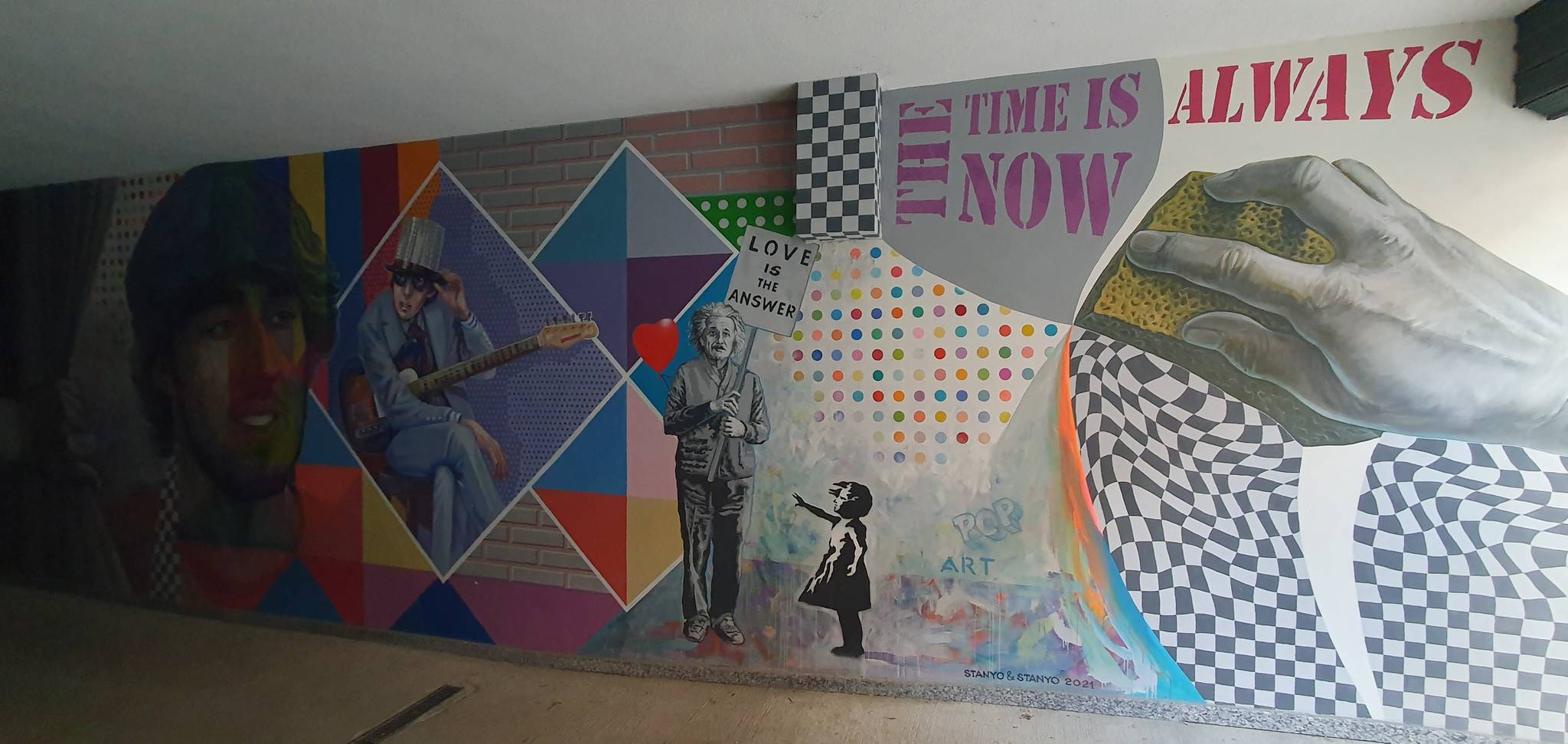 &mdash;Hidden artwork in Otets Paisiy street