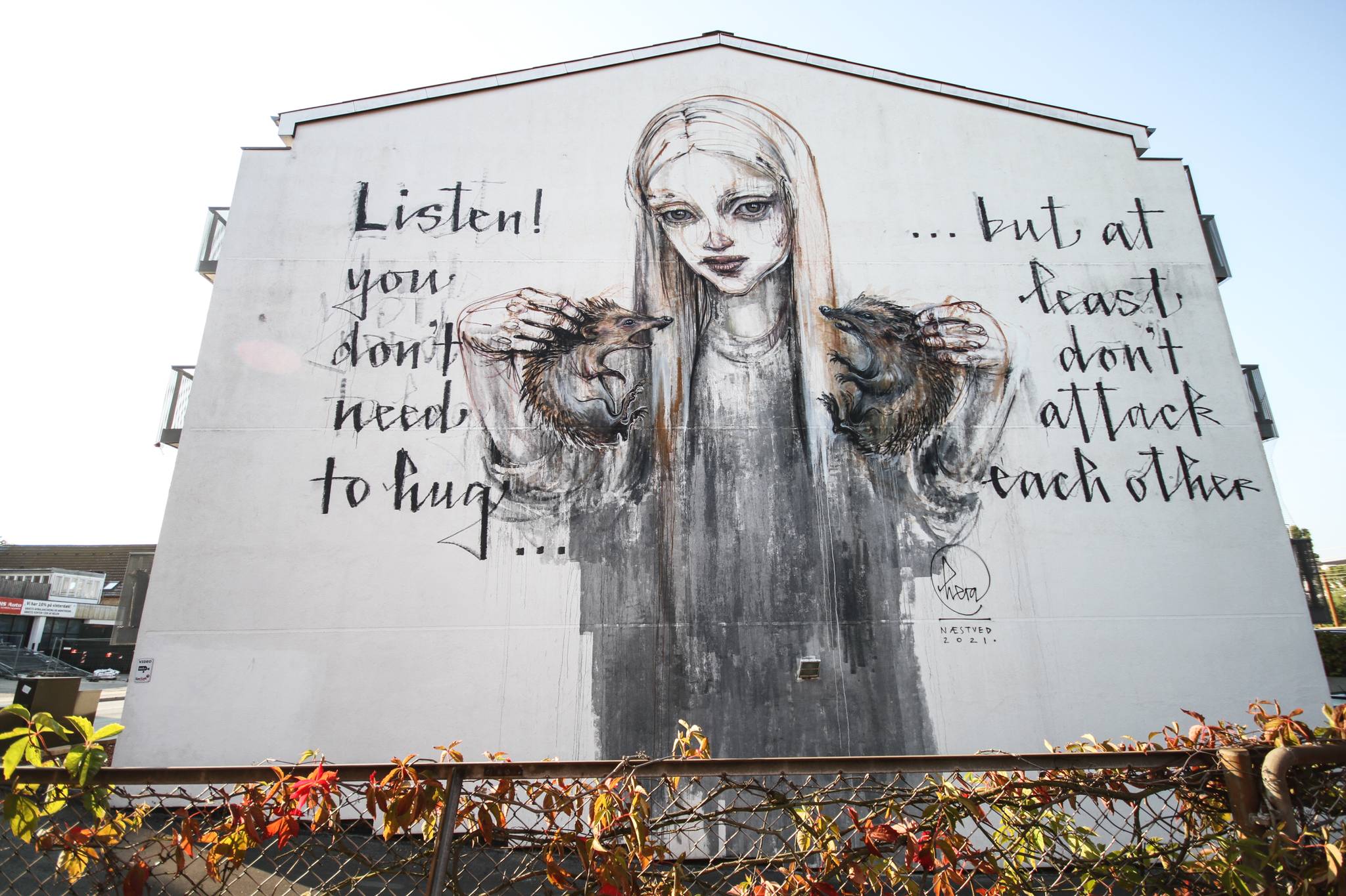 Hera (Herakut)&mdash;Listen you dont need to hug
