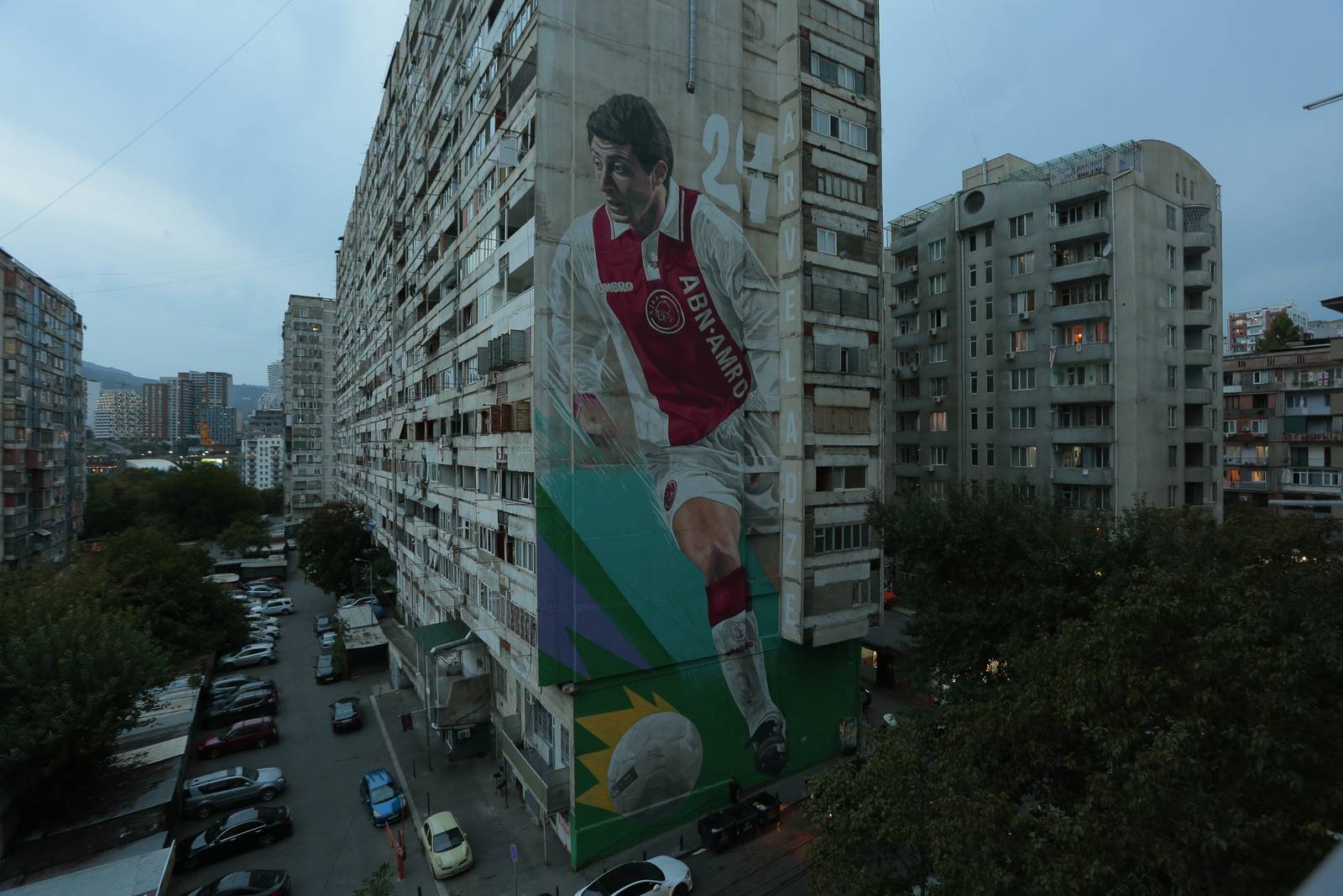 &mdash;NIKO Street Art: Shota Arveladze - a Mural by Dante & Pablo