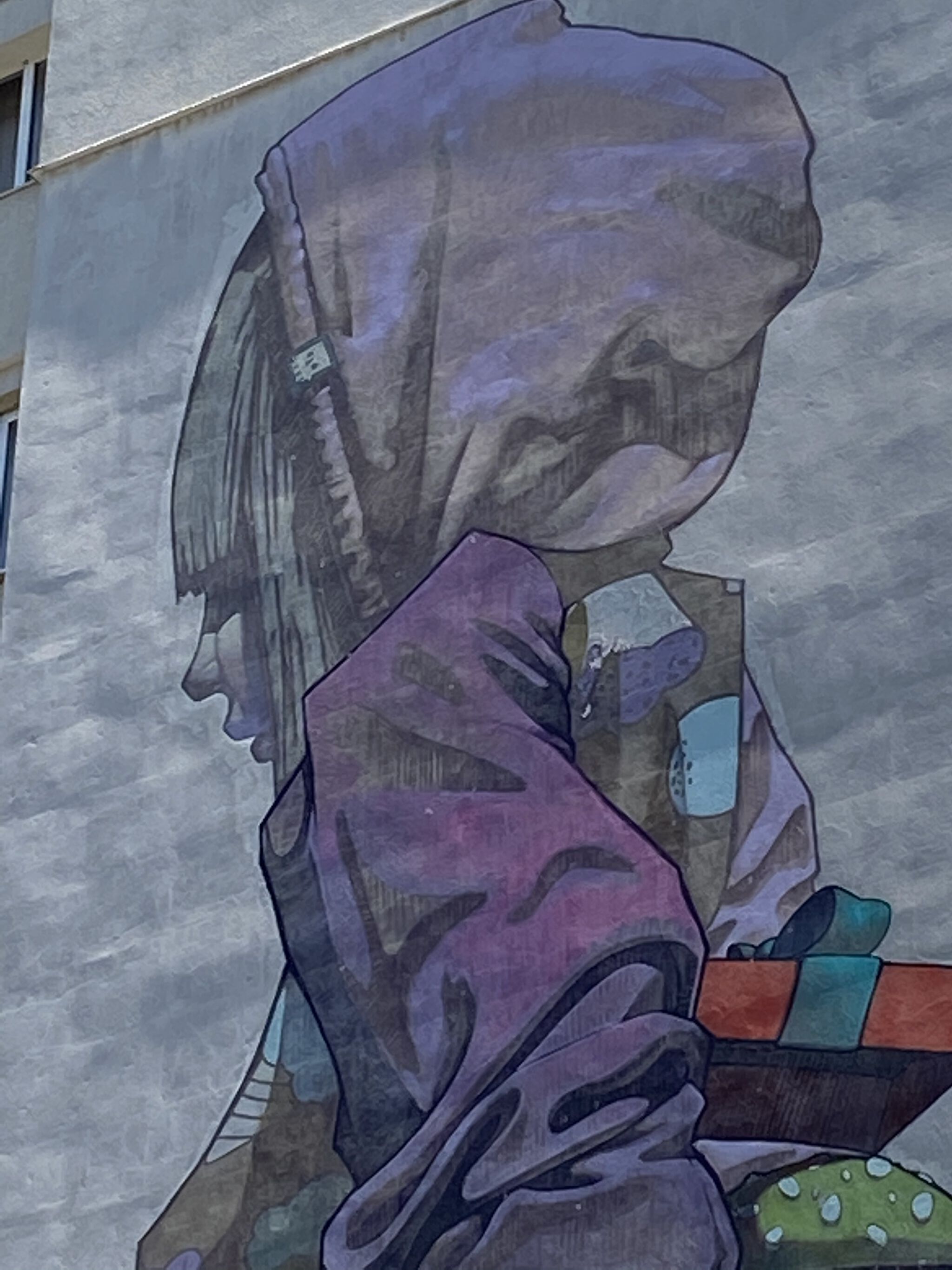 Etam Cru&mdash;Surprise