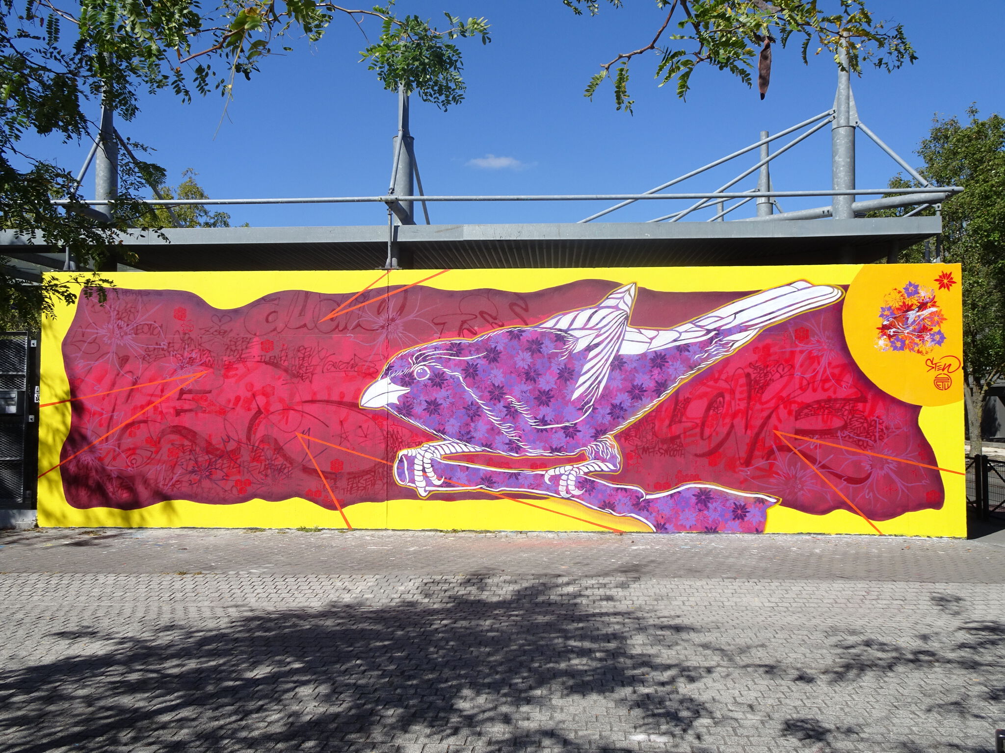 Pole Magnetic Bordeaux, Noon&mdash;Le Mur de Bordeaux