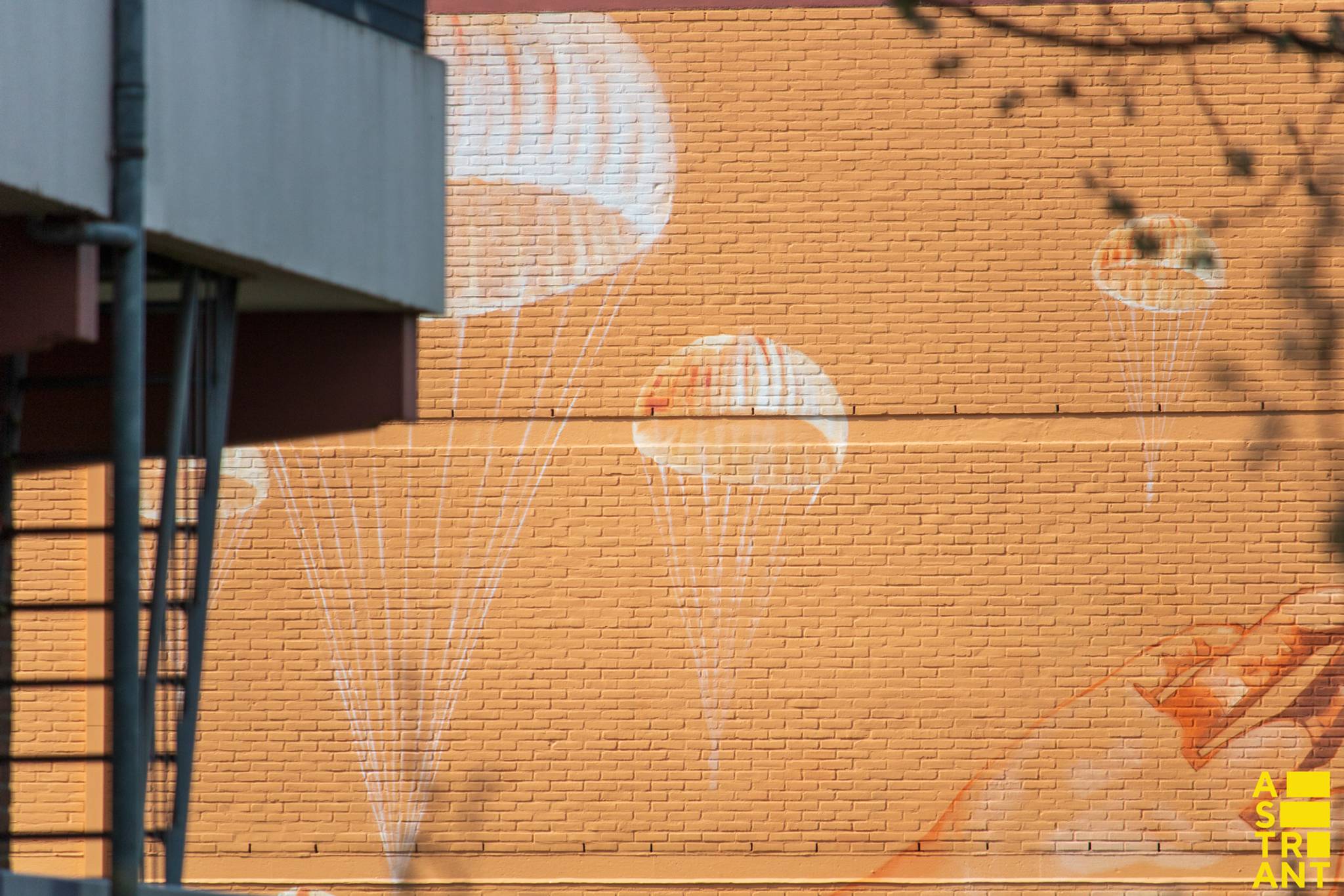 Iota&mdash;Airborne Mural  - Veldhuizen