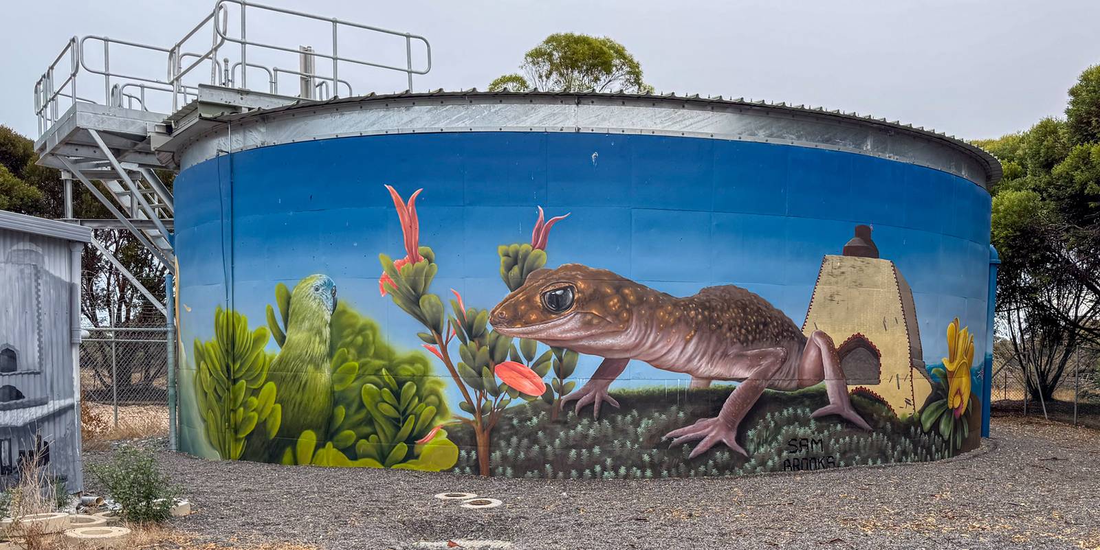 Sam Brooks, Mark Harding, Ngrakani Harley Hall, Rachelle Plazeriano, Gary Nowlan&mdash;Wool Bay Water Tank Mural
