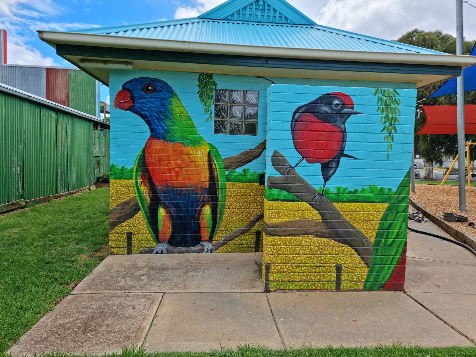 Tank Art&mdash;CR Wood Park Amenities Block Birds