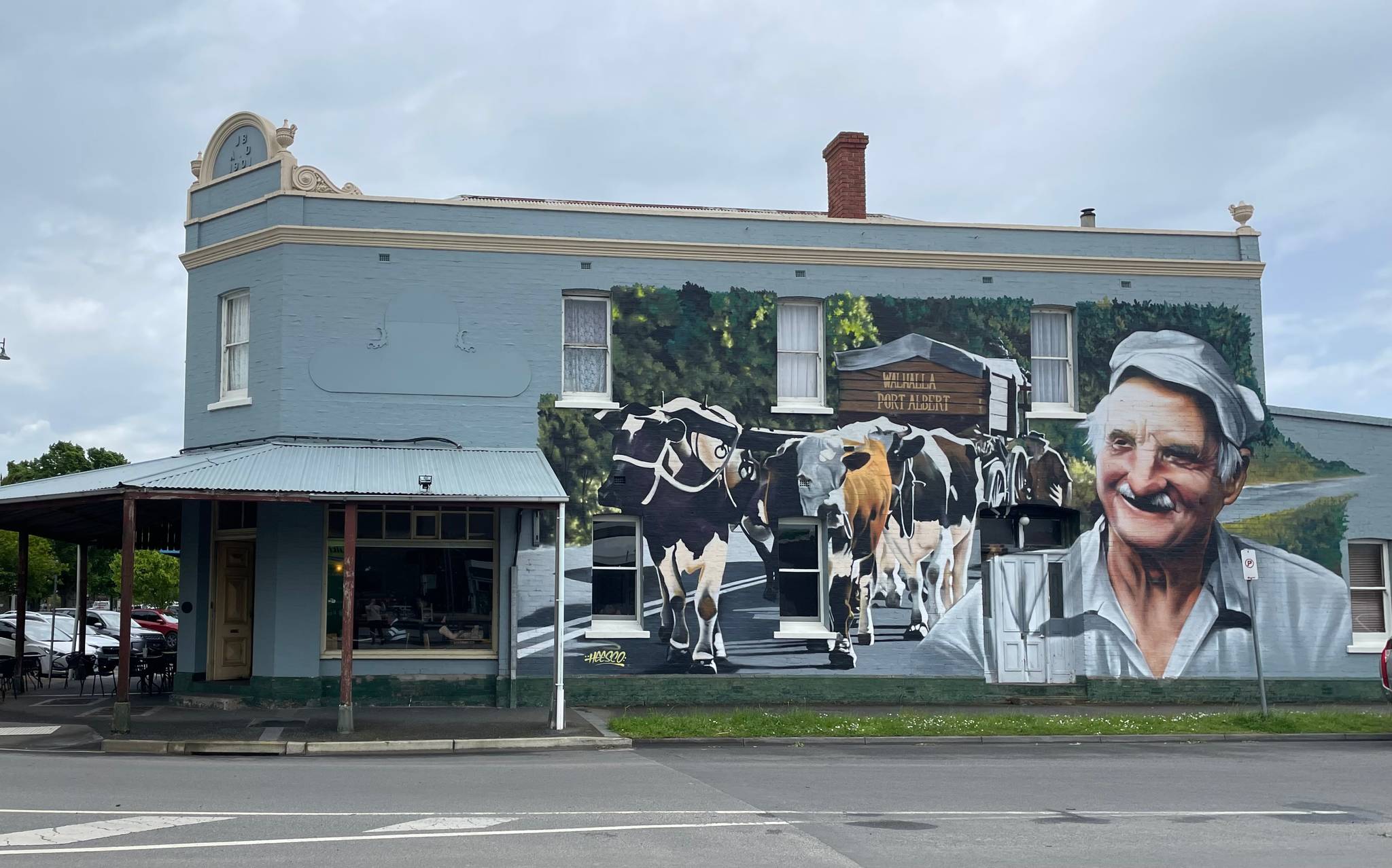 Heesco&mdash;Federal Coffee Palace