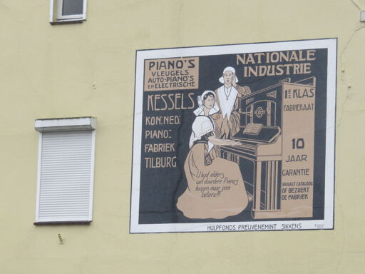 6. Piano spelende dames