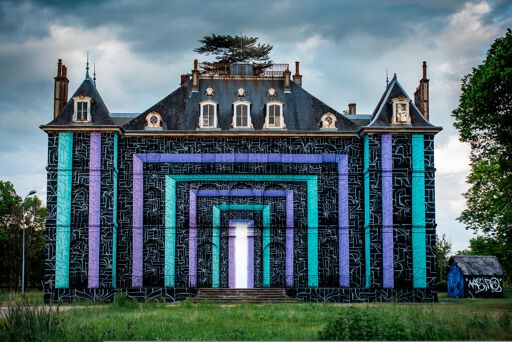 Graffic castle