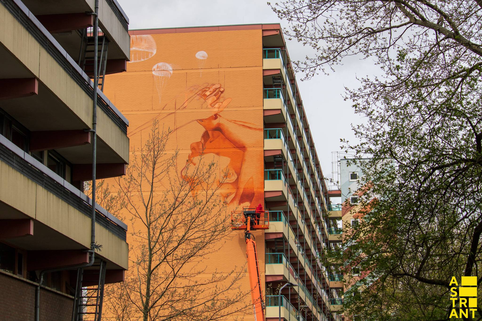 Iota&mdash;Airborne Mural  - Veldhuizen