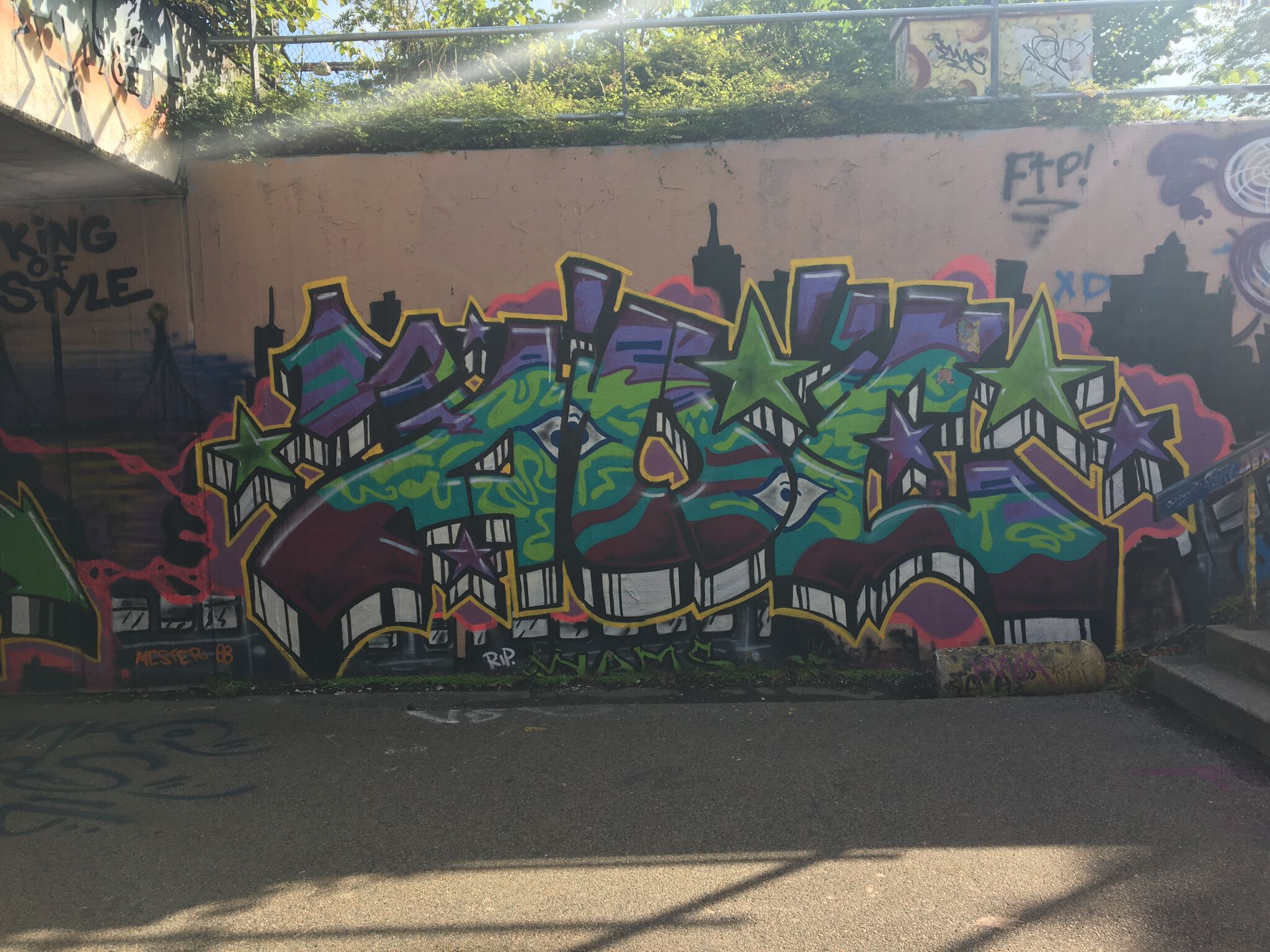 &mdash;Tunnel grafitti