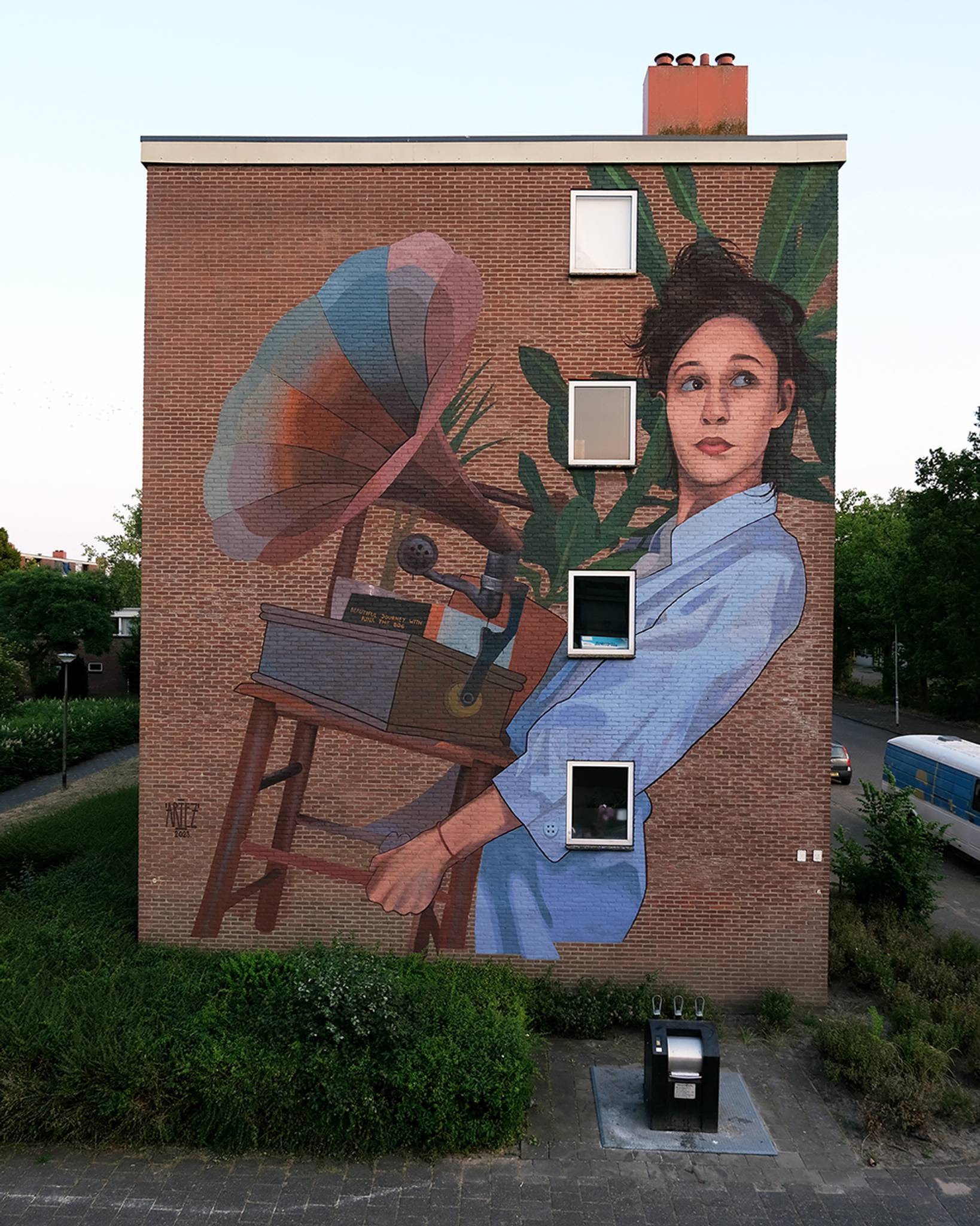 Artez&mdash;Moving Residents