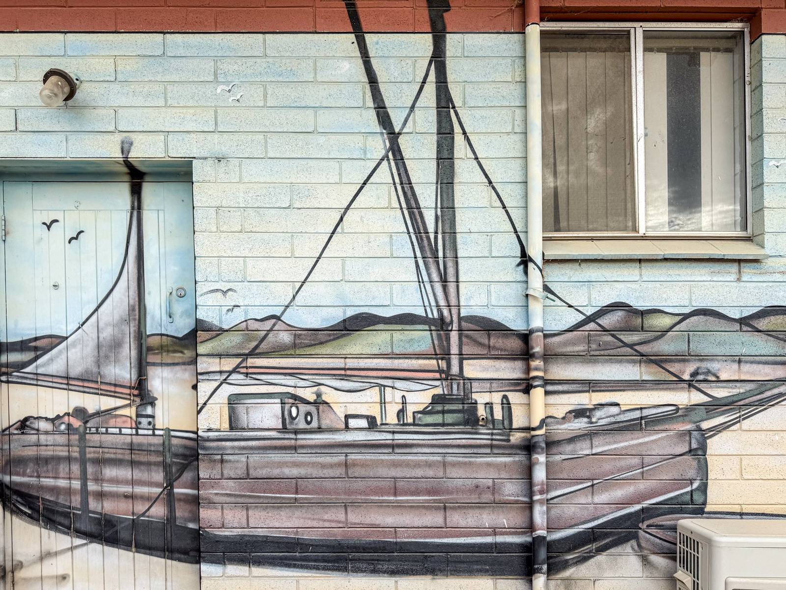Anthony Fenwick, Daniel Battams&mdash;Port Clinton Community Centre Mural