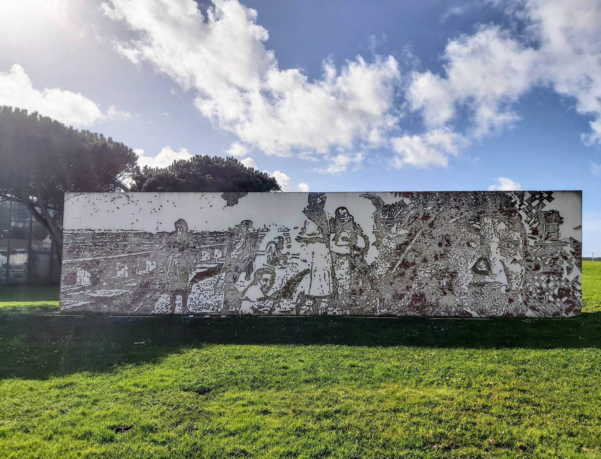 Alexandre Farto aka Vhils&mdash;Mulheres do Mar