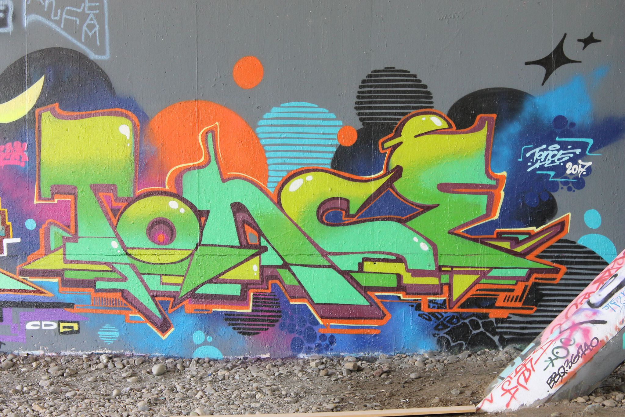 Toncé, El Moot Moot, Oreas&mdash;Sous les ponts