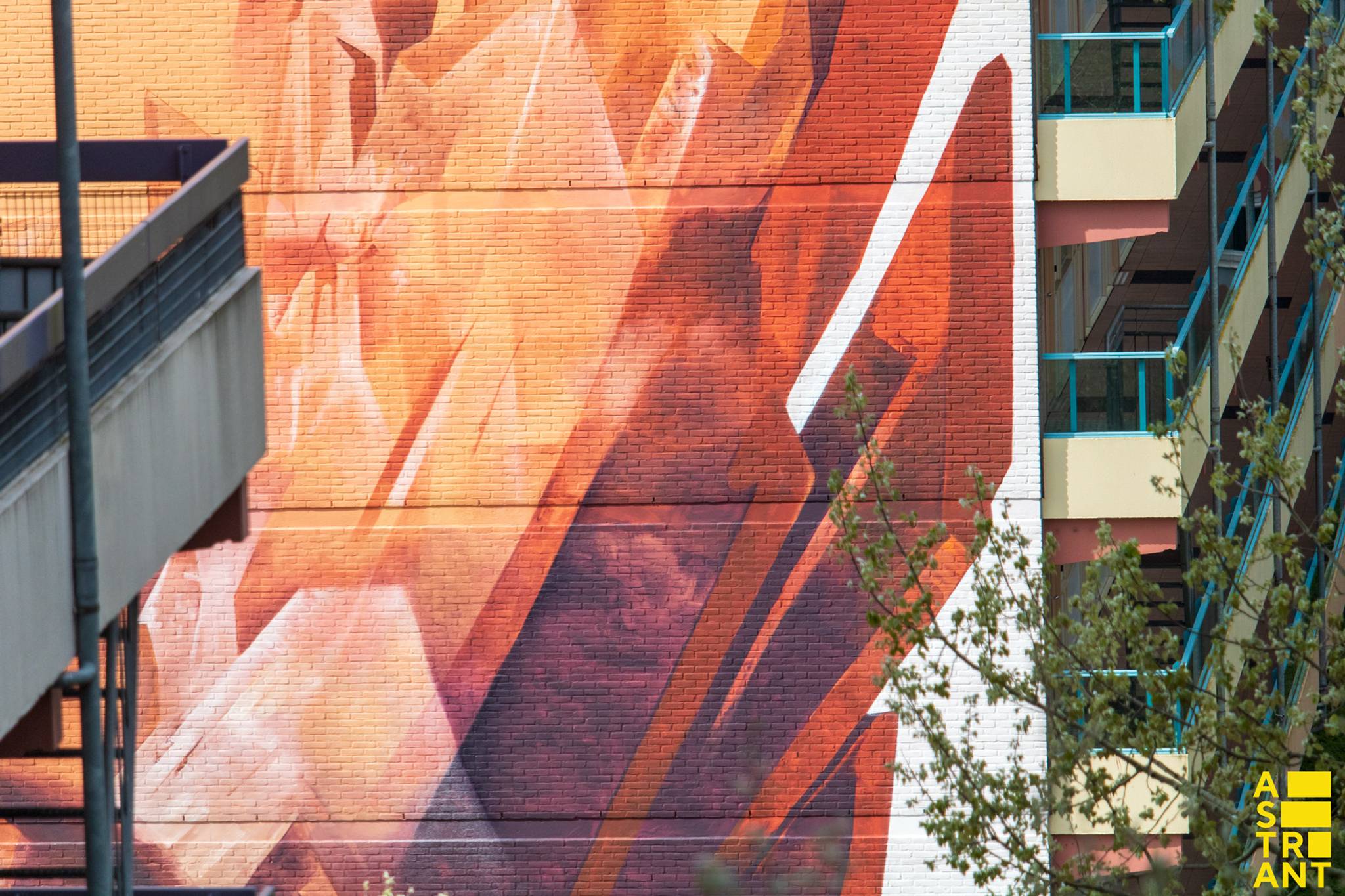 Iota&mdash;Airborne Mural  - Veldhuizen