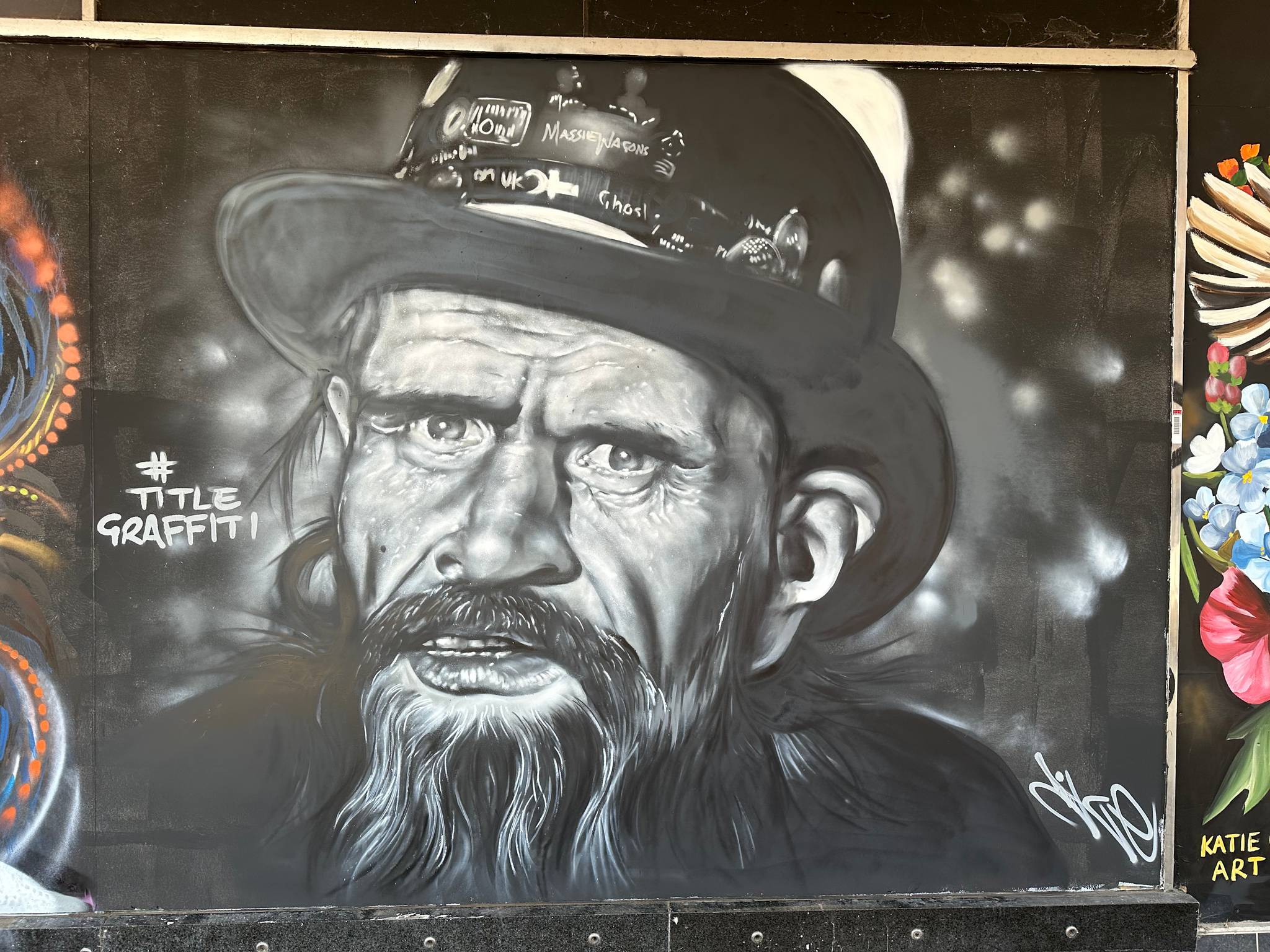 Titlegraffiti&mdash;Portrait of Nuneaton people.