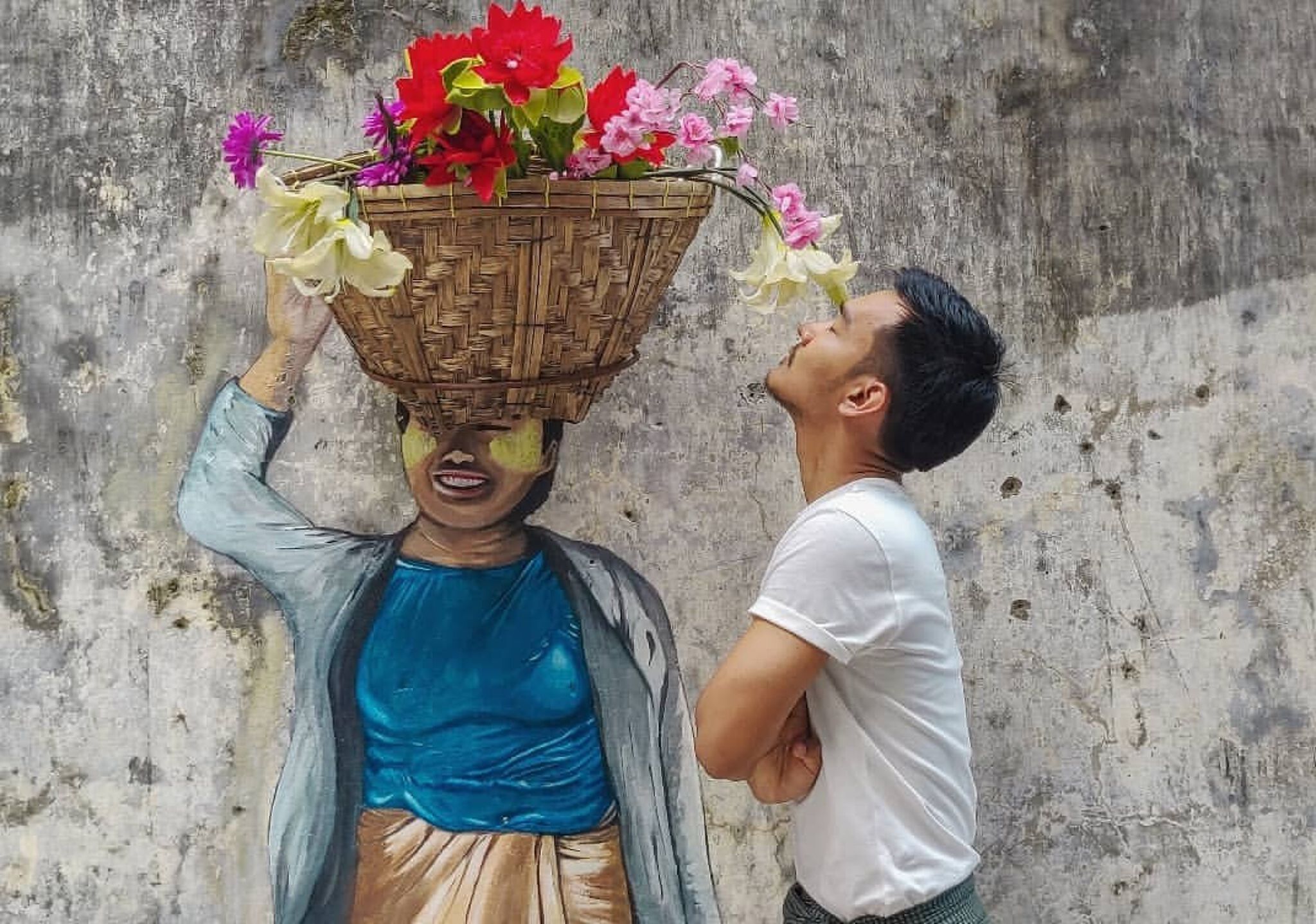 angele de lorme&mdash;Pan Thae aunty and her flowers basket
