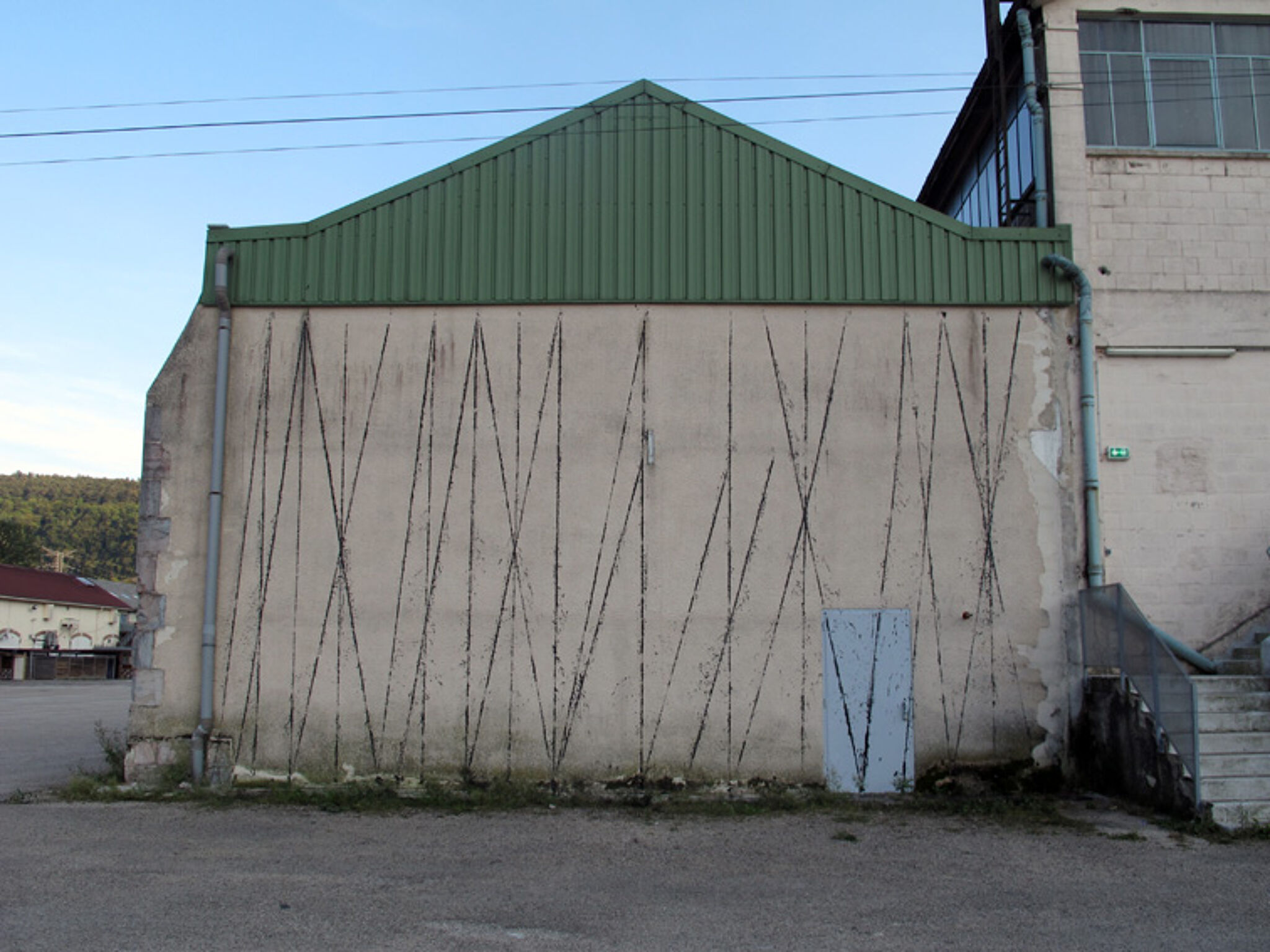 eltono, MOMO&mdash;Peinture au cordeau traceur
