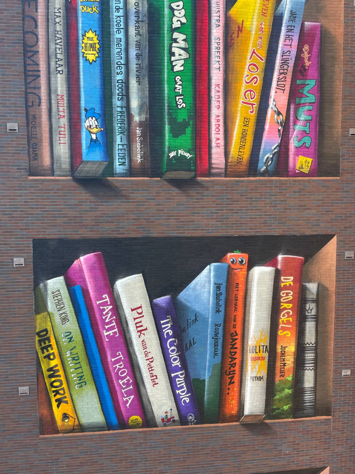 Jan is de Man&mdash;Bookcase Delft
