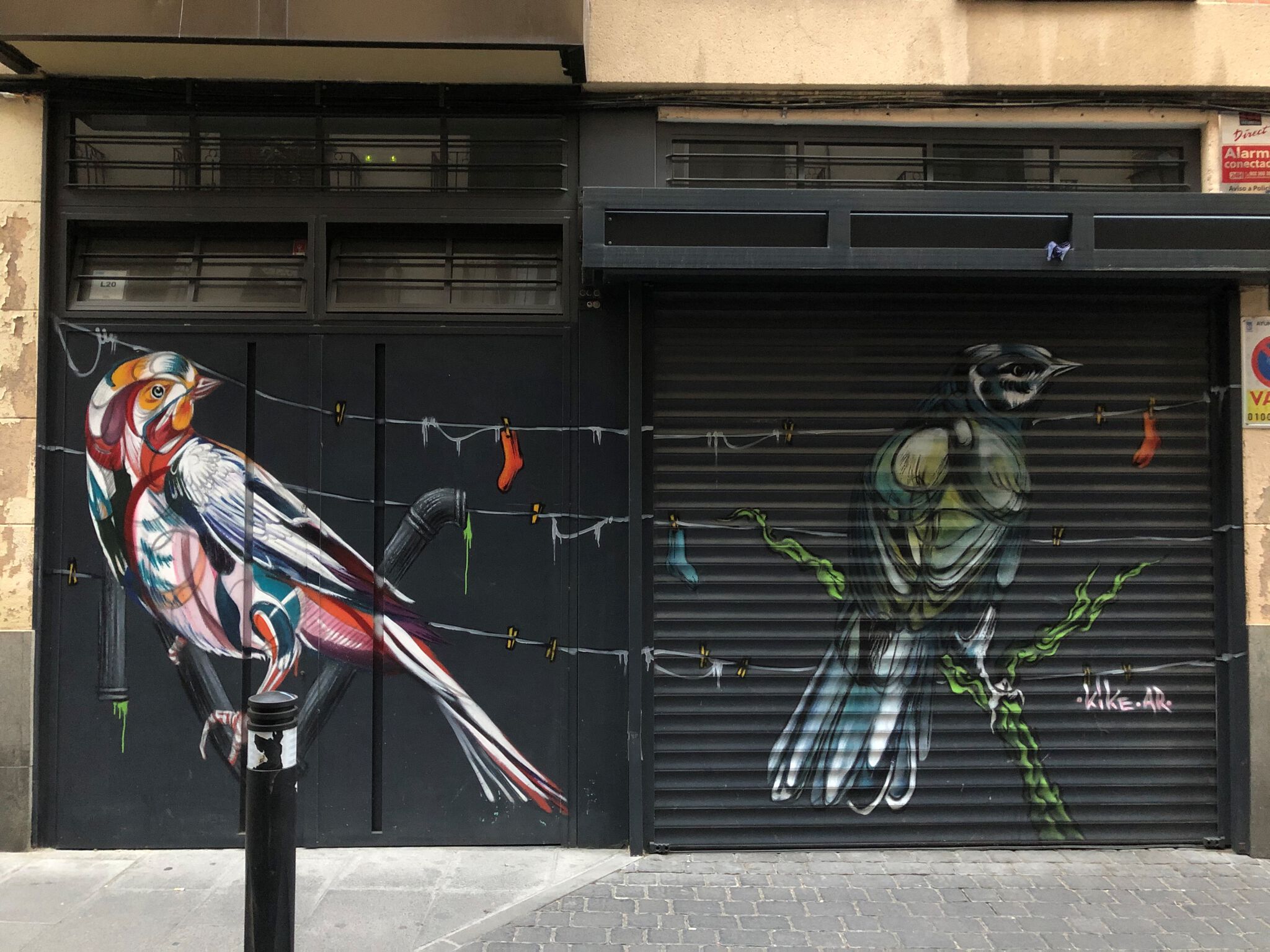 Kike AR Garcia&mdash;Pájaros Calle Santa Ana