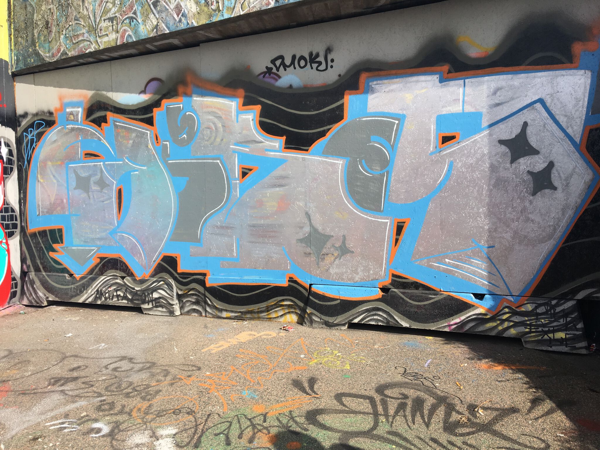 &mdash;Tunnel grafitti
