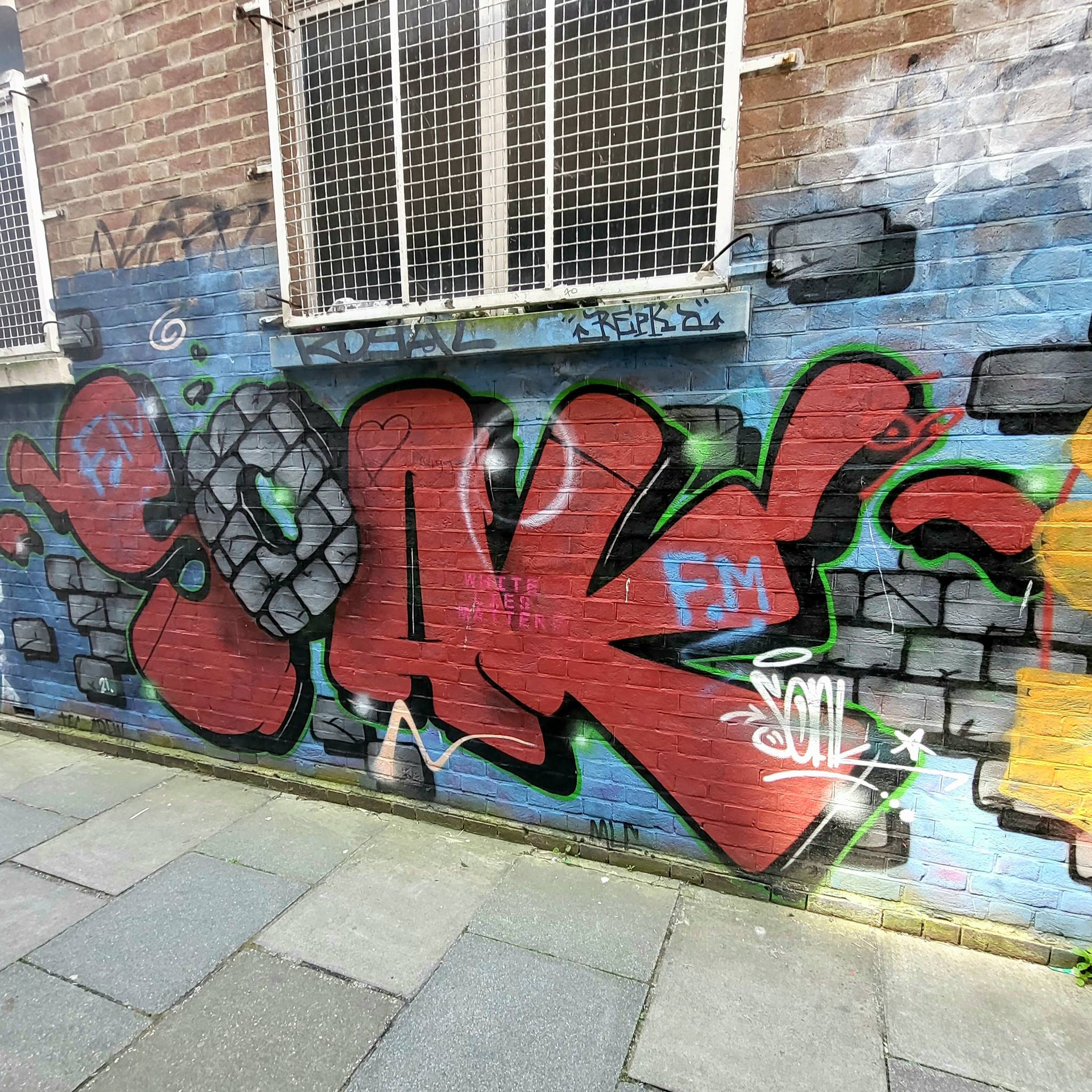 Fark, Roo Abrook, Kloth, NZIE, Sarnie, Nova, South Soak, Berk MLC, Pogo, Mistersamo, RoosArt&mdash;Southsea Ghetto (various artists)