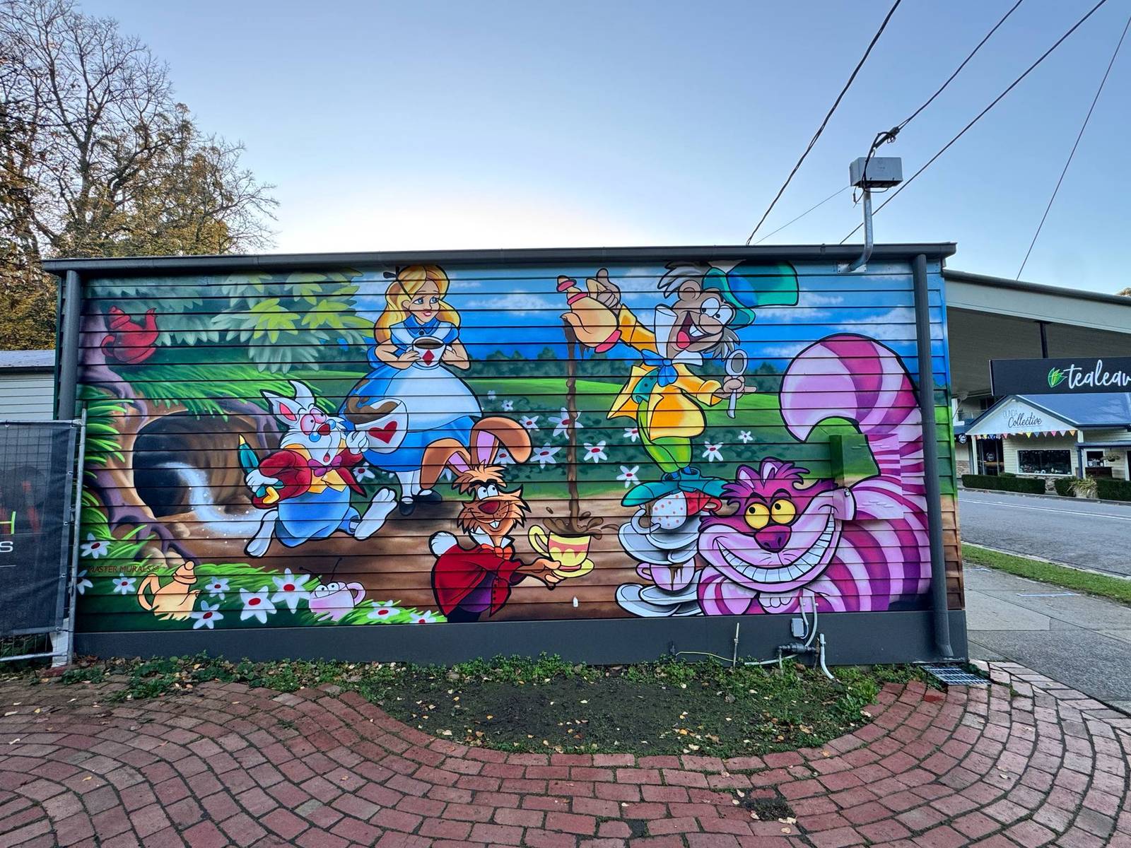 Master Murals&mdash;Alice in Wonderland