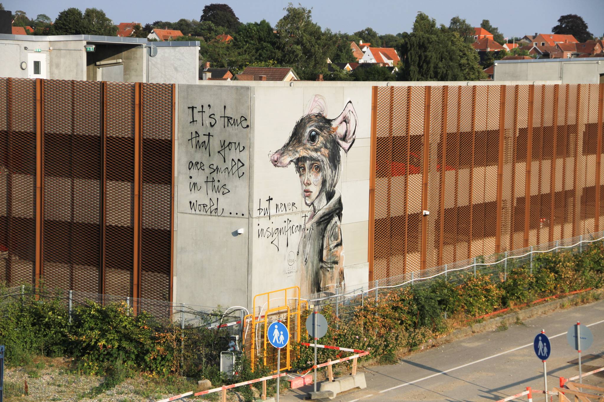 Hera (Herakut)&mdash;Its true that you are small in this world