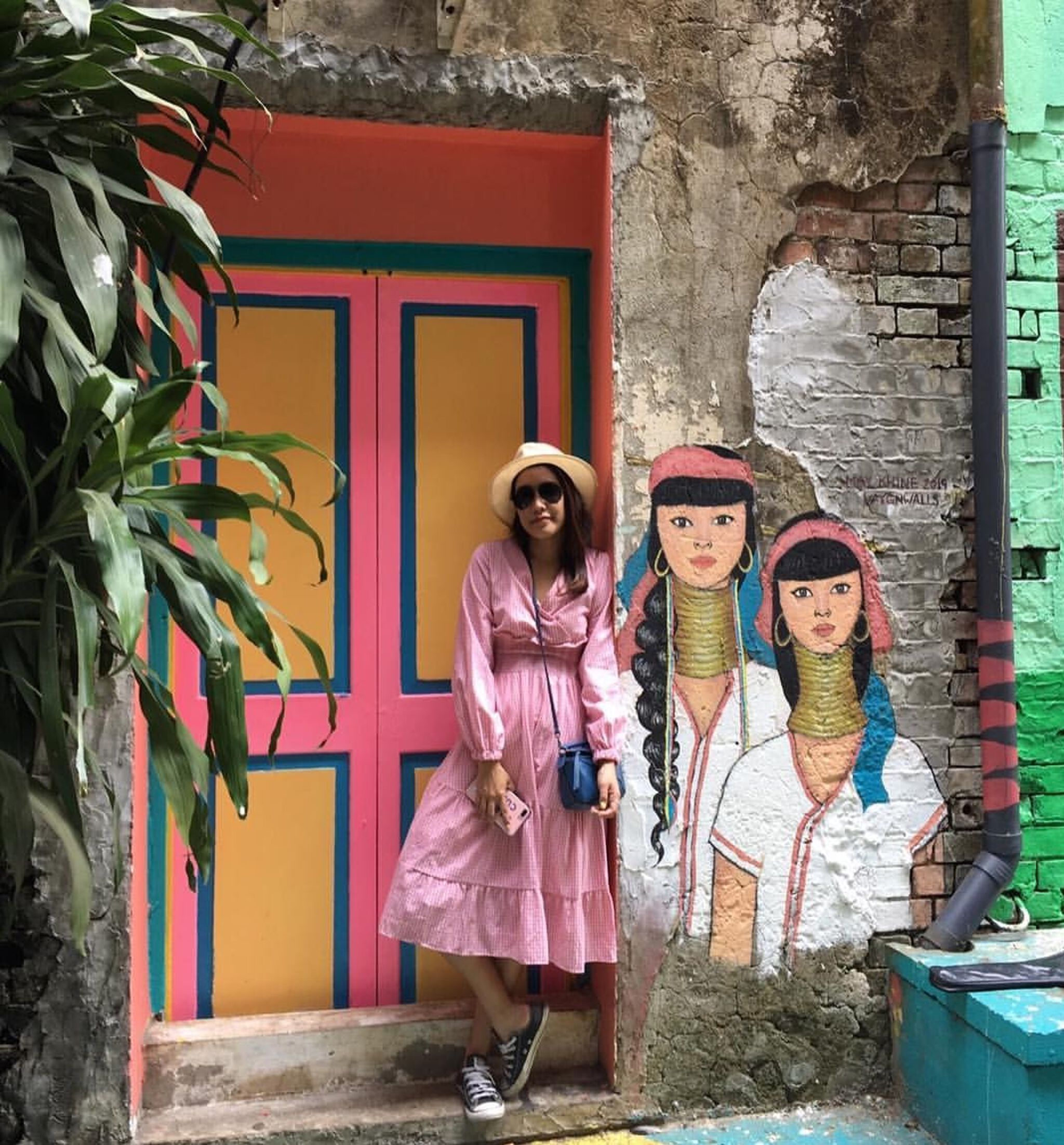 Maykhineaqua&mdash;Sister kayan