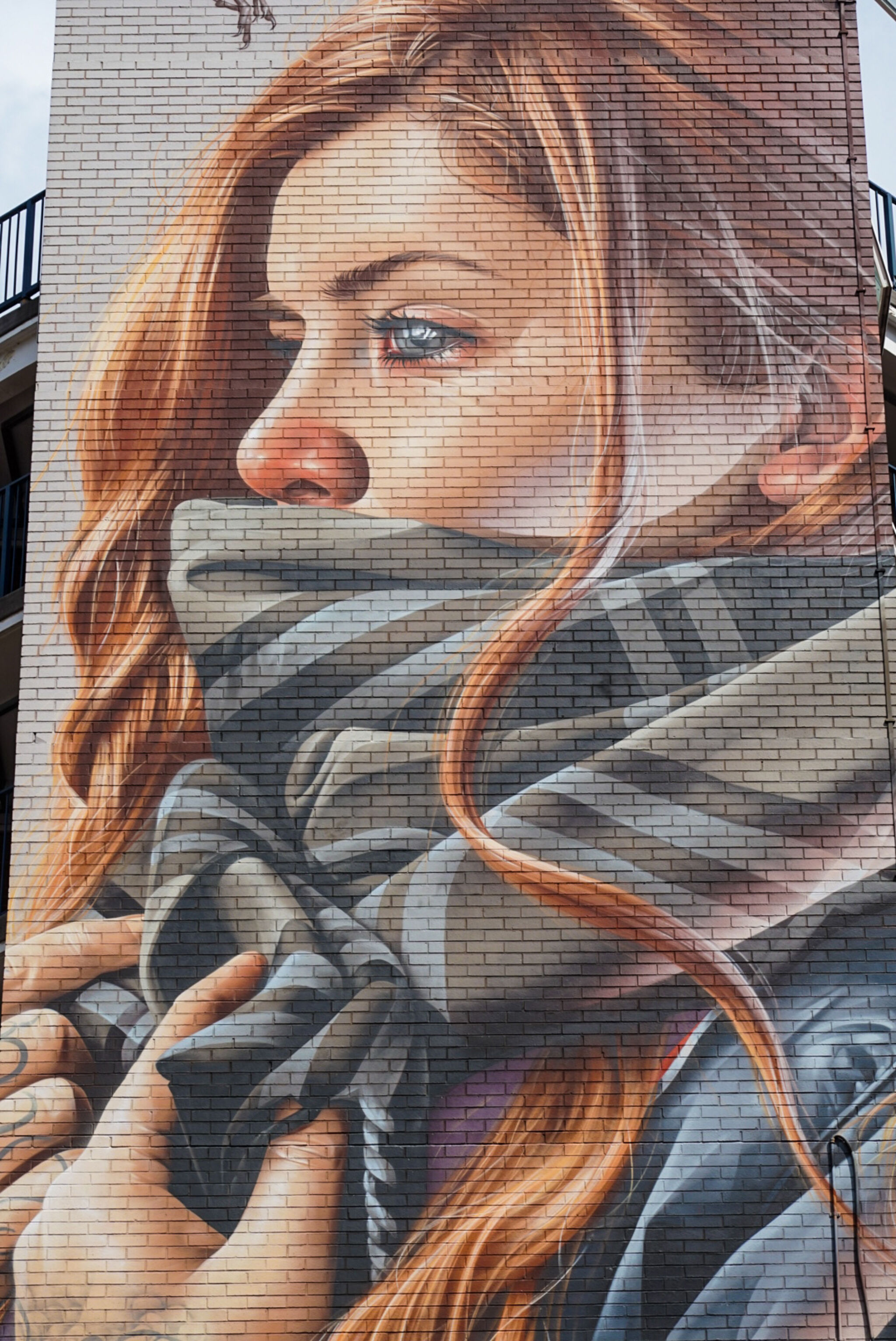 Smug&mdash;Woman and bird