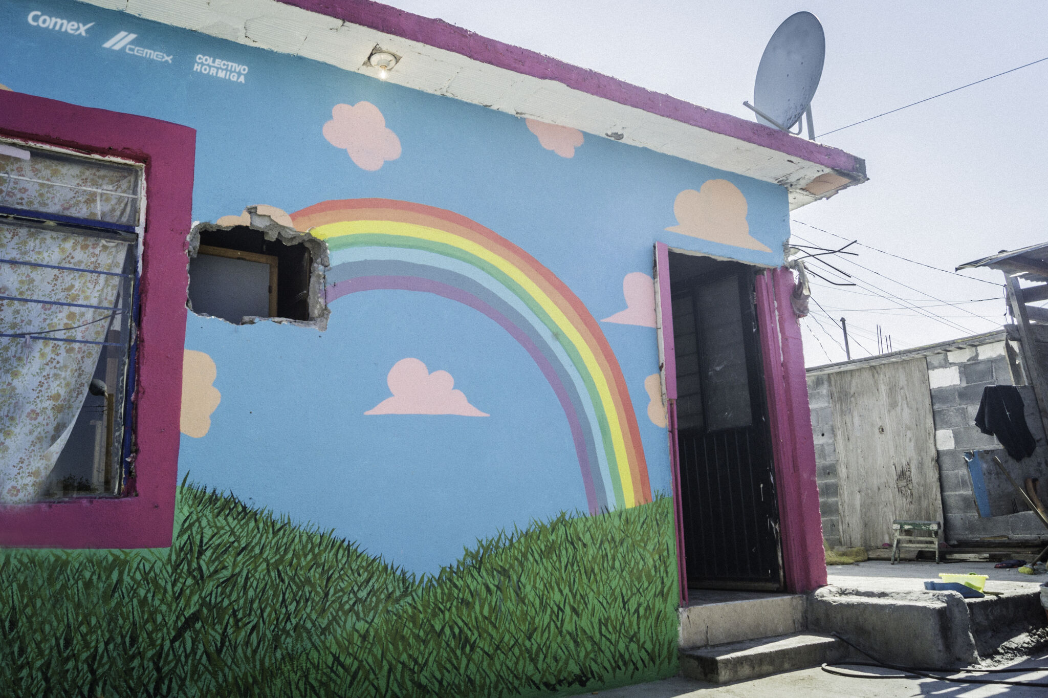 Colectivo Hormiga, Colectivo Tomate, Miguel Yen, Pato&mdash;Arcoiris  - Galería del Arroyo Seco