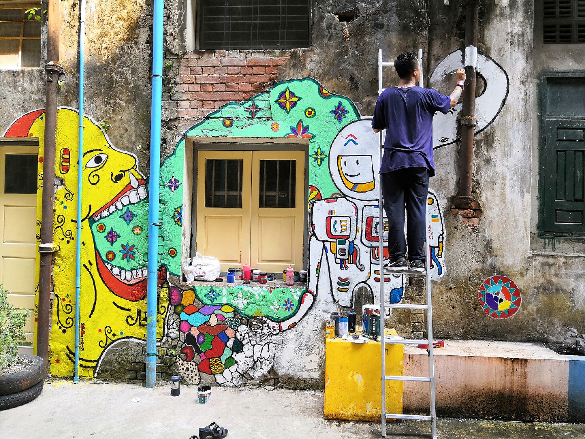 Tong Pak Fu, Zone Zone, Kyar Pauk&mdash;Yellow man speaking flowers