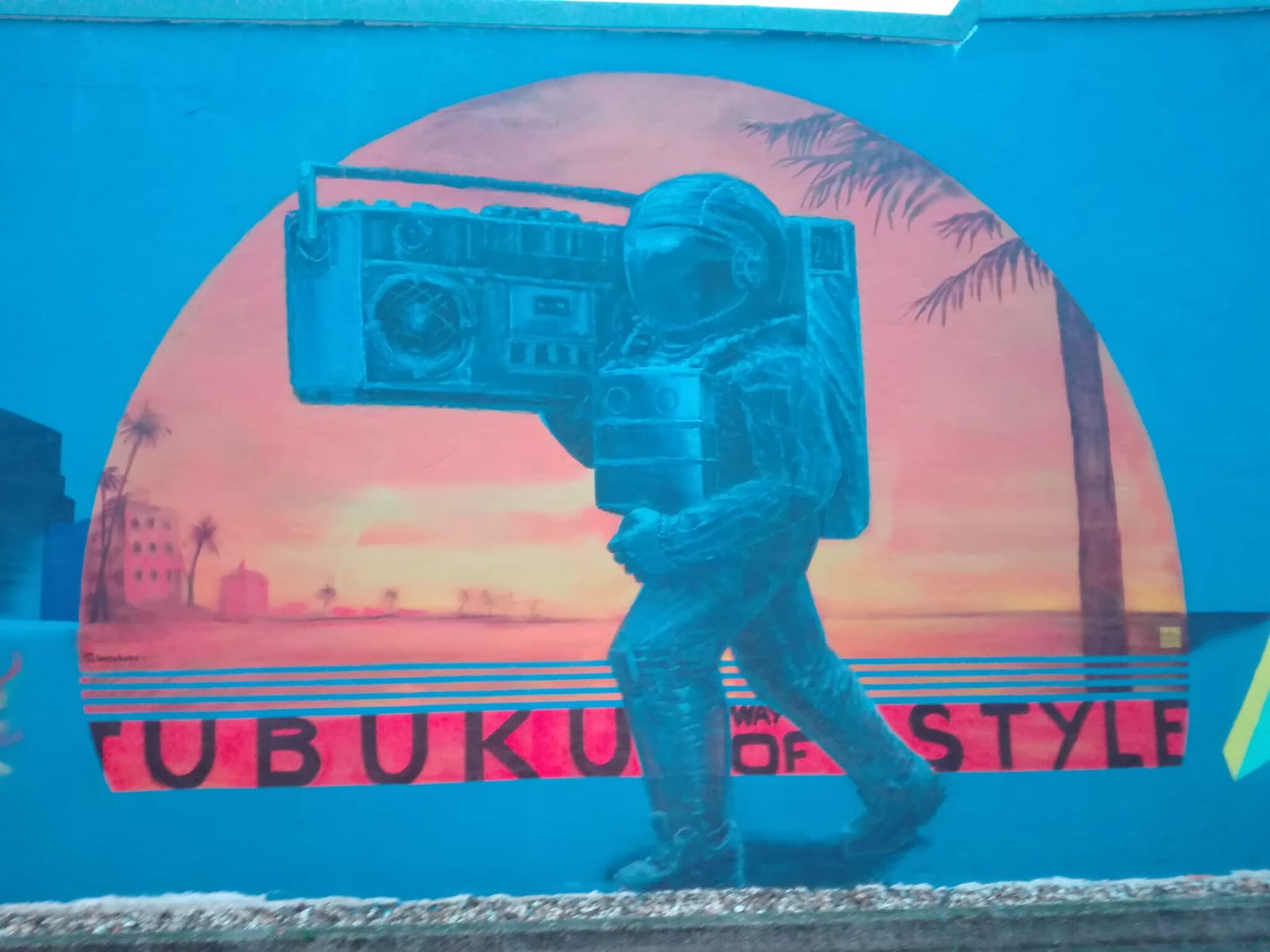 TUBUKU&mdash;The astronaut with the gettoblaster