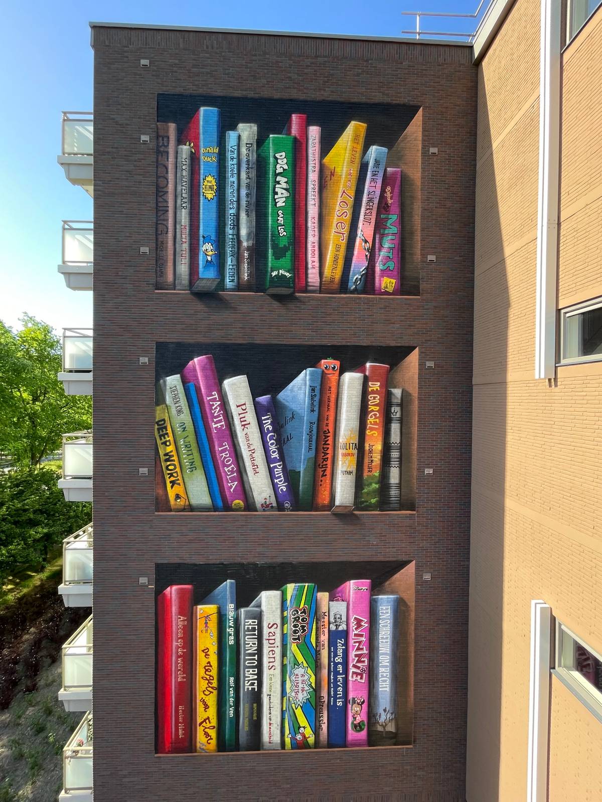 Jan is de Man&mdash;Bookcase Delft