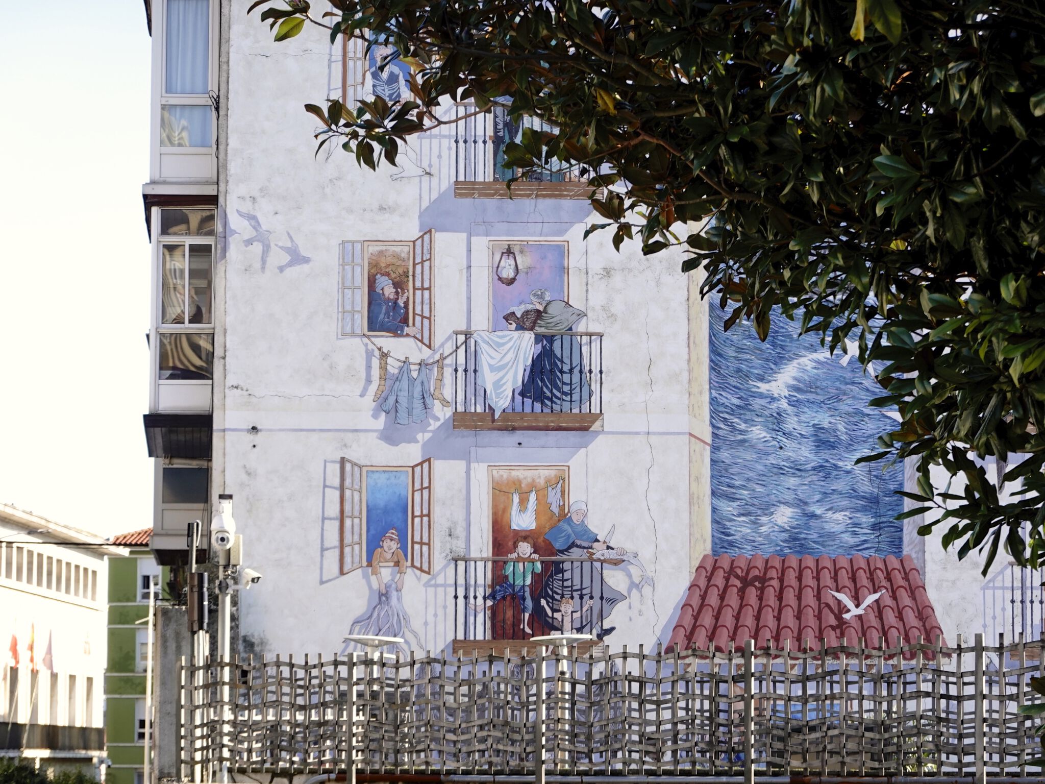 Chema Román, Manuel Fuentes, José Ramón Sánchez&mdash;Sotileza Building