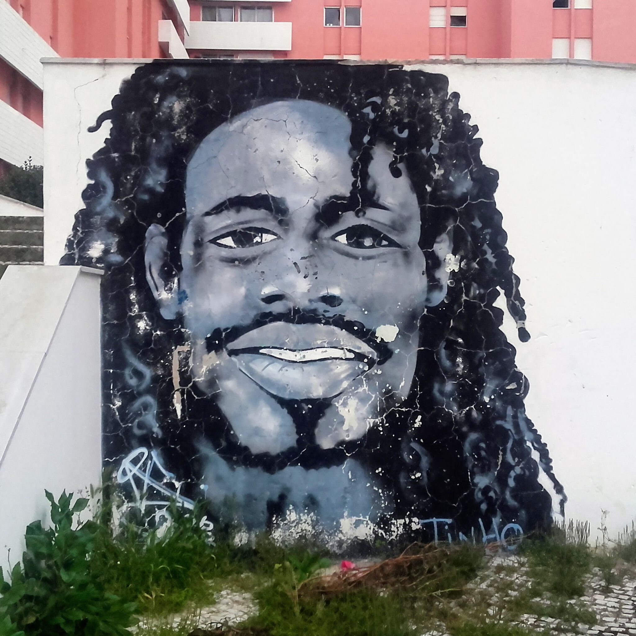 Unknown - Almada&mdash;hello neighbour